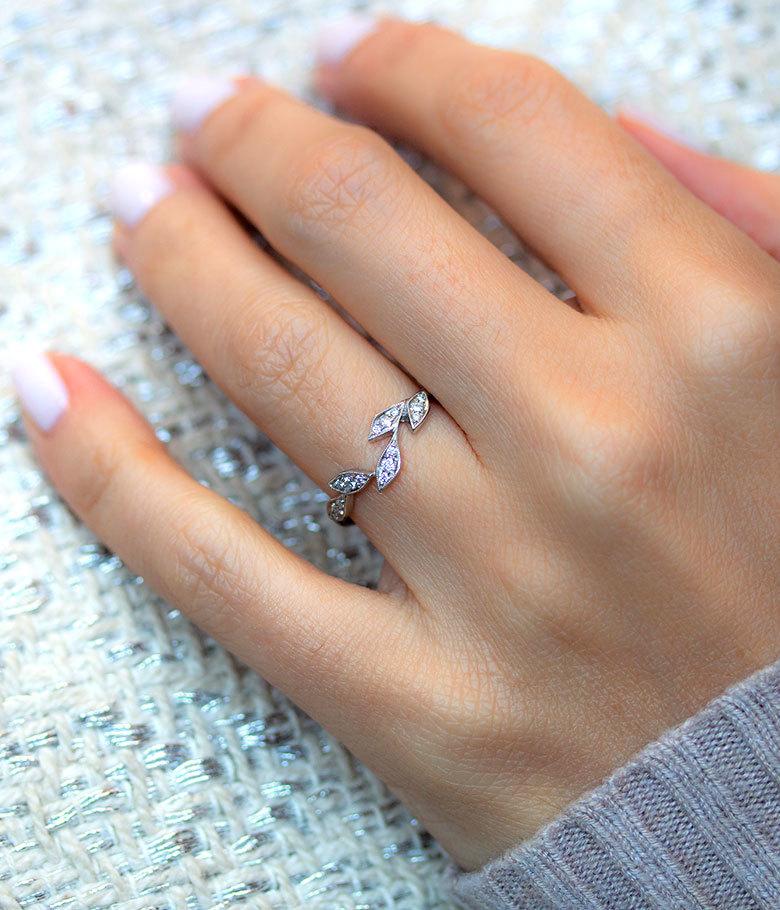 18k 5 Leaf Curve Ring