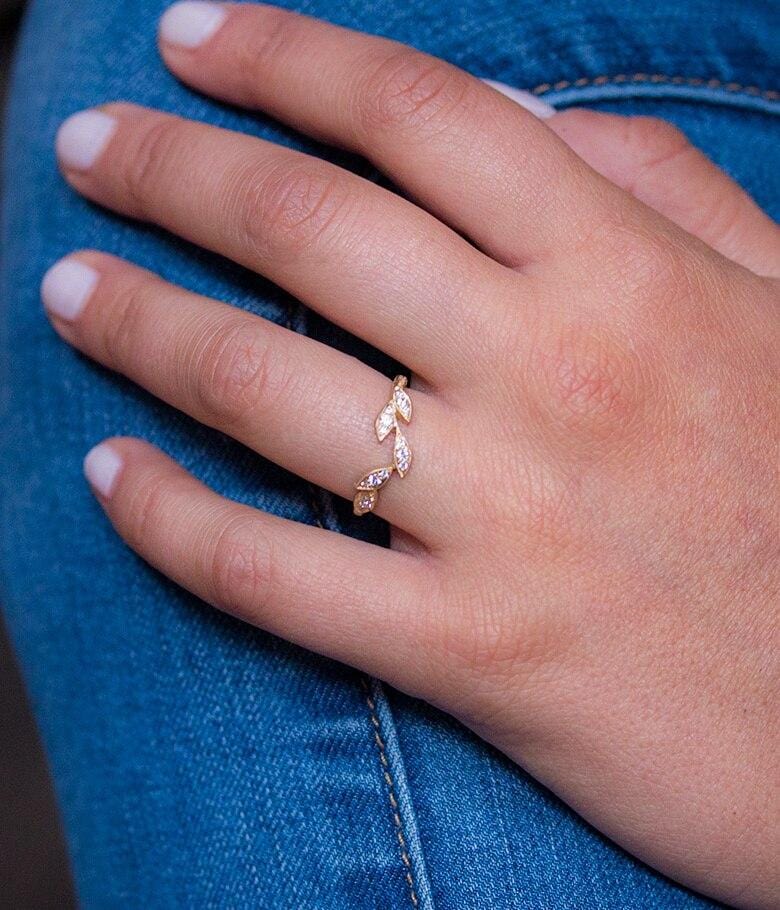 18k 5 Leaf Curve Ring