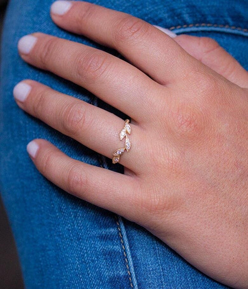 18k 5 Leaf Curve Ring